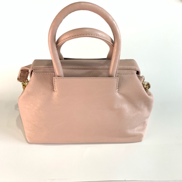 Forever 21 Handbags - Forever 21 blush and gold purse